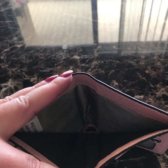 Small pink wallet. - Picture 5 of 6